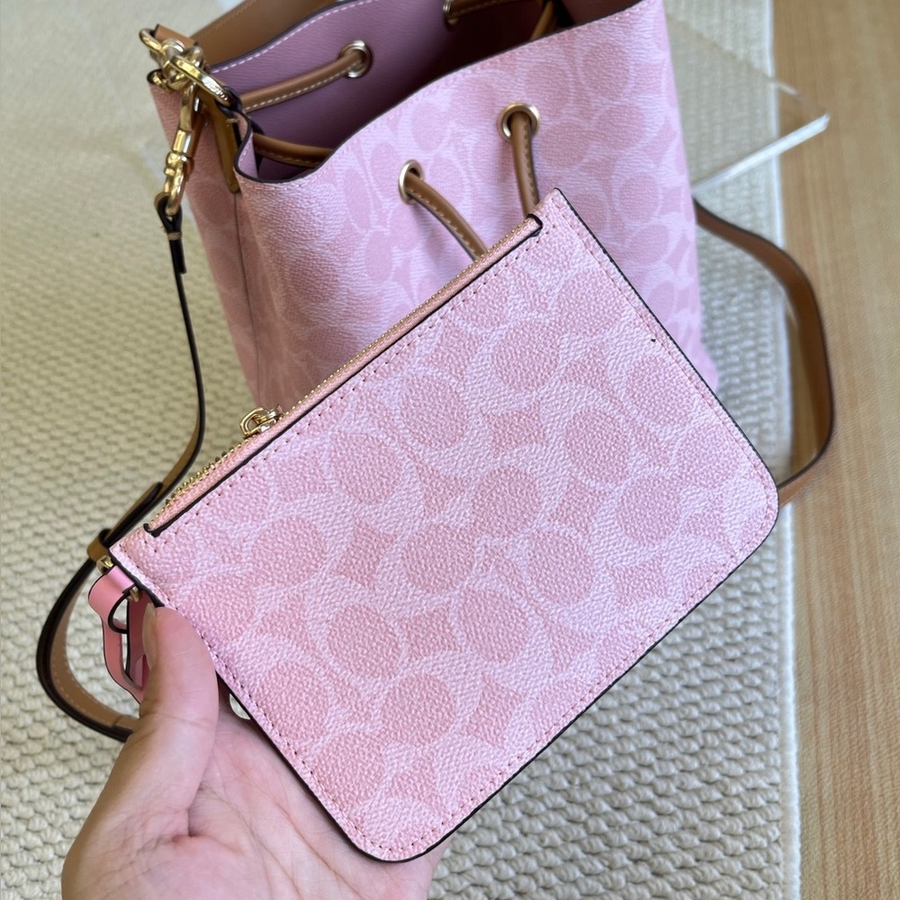 Coach Pink Crossbody Bag
Size: 21cm - Picture 8 of 8